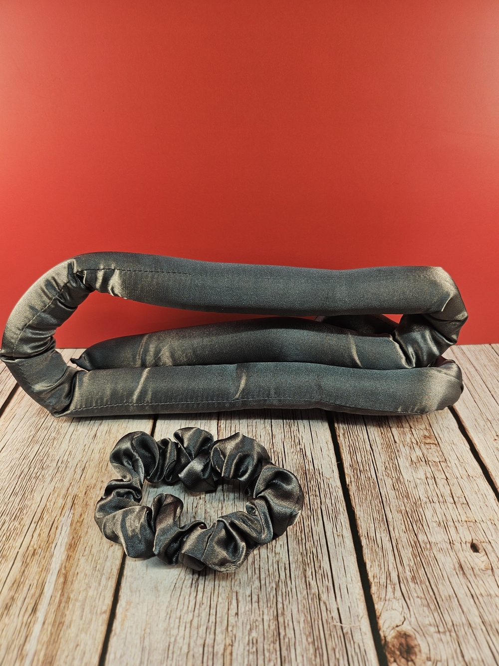 Satin Hair Styling Set - Steel Gray Heatless Curl Rod with Matching Scrunchie